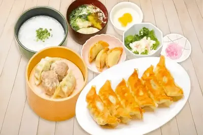 旅の始まりは宇都宮餃子！パリッとジューシーなご当地ランチ