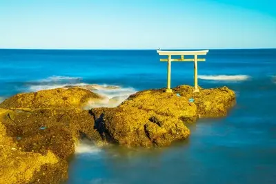 海と鳥居が織りなす神秘の風景！大洗磯前神社で運気を感じる