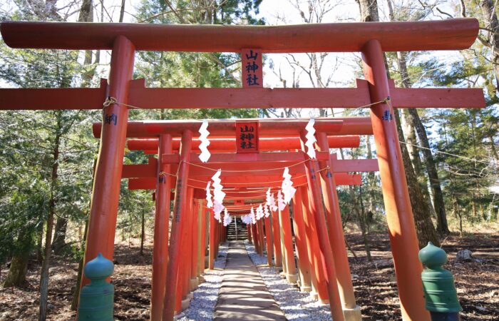 新屋山神社