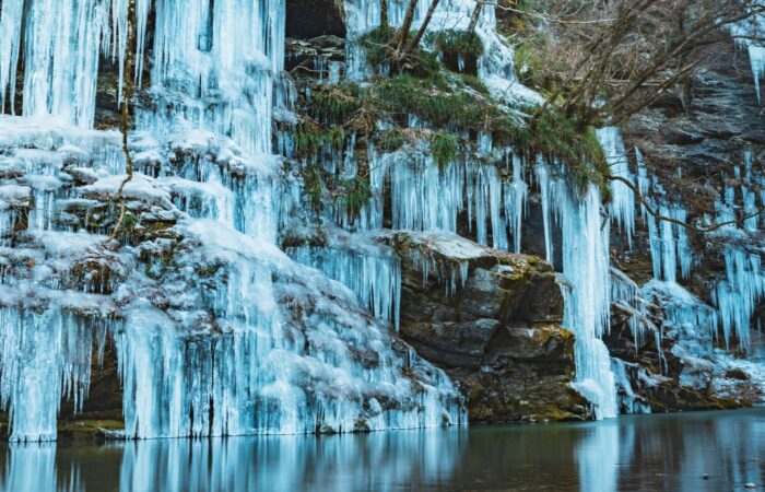 三十槌の氷柱